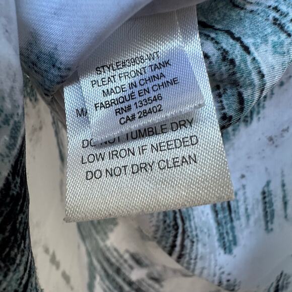 Crosby Sleeveless White Blue pattern Blouse - Size M - Picture 5 of 6